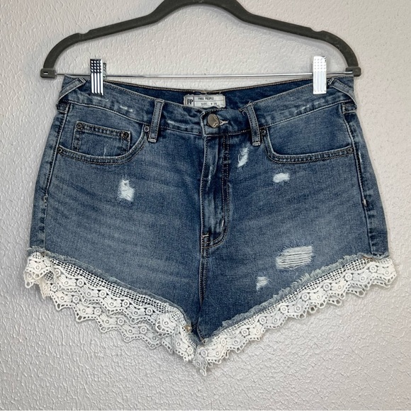 Free People Lace Trim Distressed Denim Blue Jean Shorts Women’s Size 29 - Picture 7 of 7